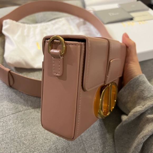 AUTHENTIC 30 MONTAIGNE BOX BAG
Rose Des Vents Box Calfskin - Picture 6 of 7